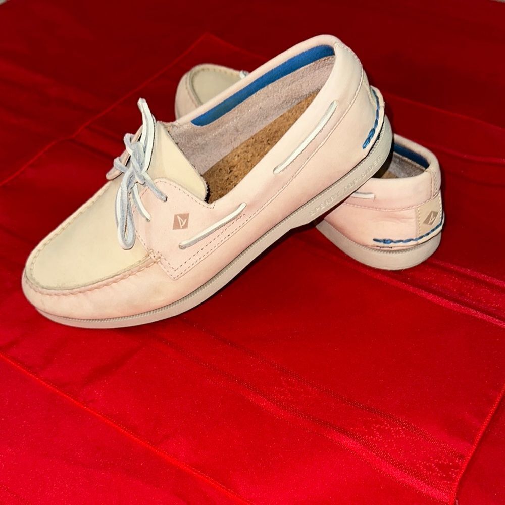 Sperry Pale Pink Topsider Boat Shoes.          Size 9